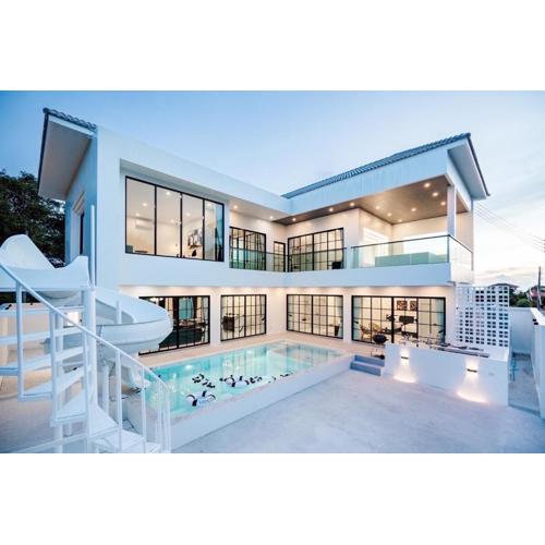 Funstay Ultimate Villa