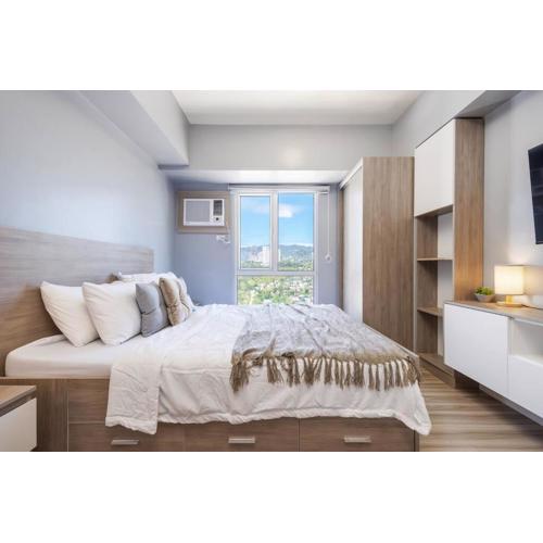 Furnished Designer Studio in Cebu IT Park with Amazing Mountain View, Fast WiFi, Netflix, Pool and More