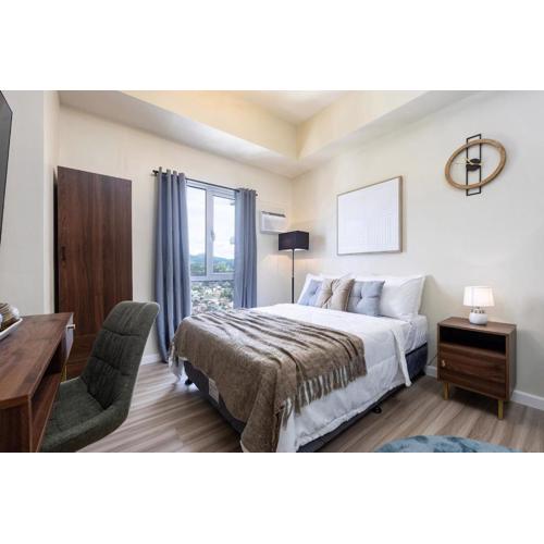 Furnished Studio Condo in Cebu IT Park with WiFi, Netflix and Pool Access