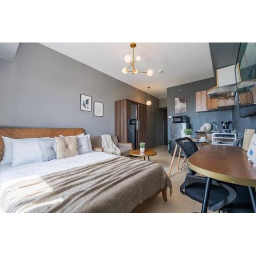 Furnished Studio in Avida Towers Riala, Cebu IT Park with Amazing City View, Fast WiFi, Netflix, Pool and More