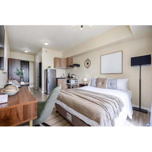 Furnished Studio in Cebu IT Park with WiFi, Netflix and Pool Access