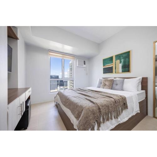 Furnished Studio in Central Cebu Avida Towers Riala, Cebu IT Park with Pool View, WiFi, Netflix and More