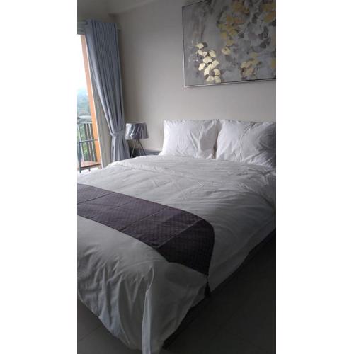 Galeri Ciumbuleuit Apartment 3 by Gezonder