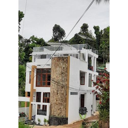 GAMPOLA Hazelton Square