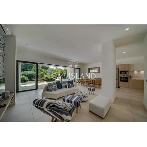 Garden level apartment, beach 8min walk