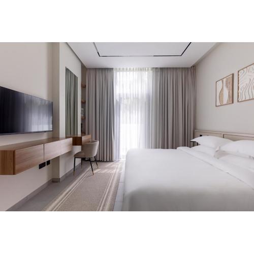 Garden & Pool Access Studio