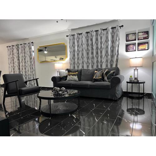 Giangi's on the Strip - Pedro Clisante