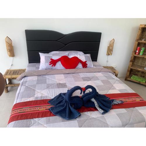 Gili Davidoff Upstairs Budget And Deluxe