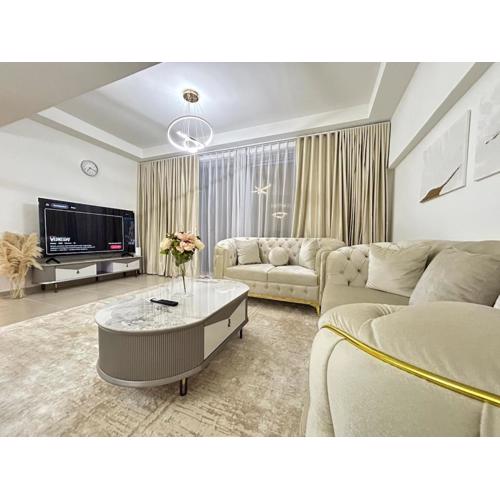 Glam & Family-Friendly 2-BR Duplex in Al Marjan