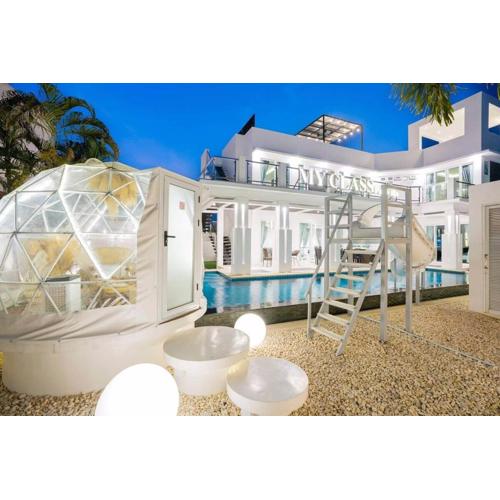 Glass Pool Villa, Luxe