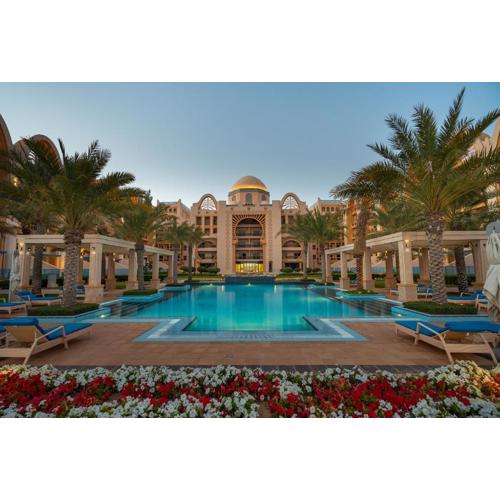 GLOBALSTAY at Palm Jumeirah Beachfront Paradise with Pool and Gym