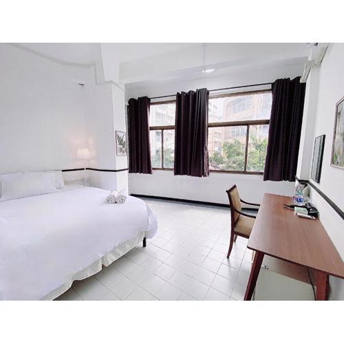 GO INN MRT Hua Lamphong China Town