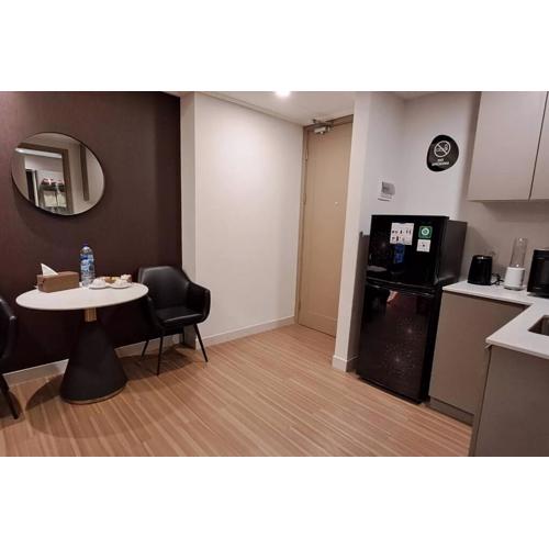 gold coast pik , 1 br , netflix , sofa bed ,London