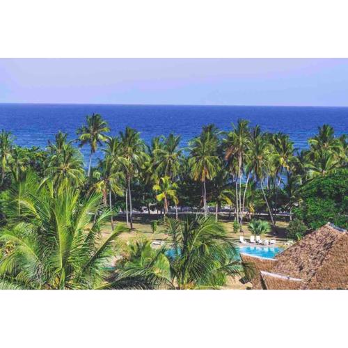 Golden Beachfront Apartment Diani