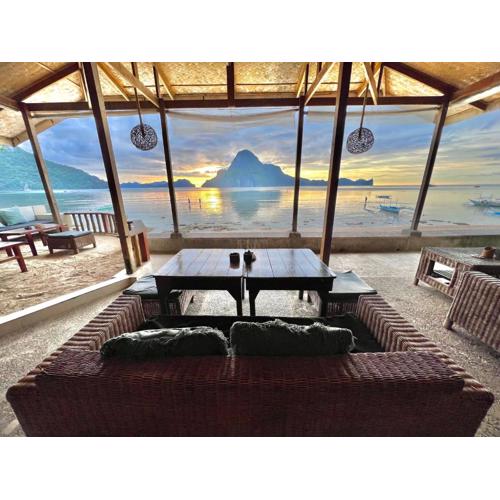 Golden Monkey Beach Hotel