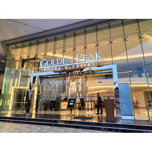 Golden Peak Hotel & Suites powered by Cocotel