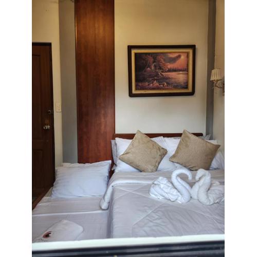 Goldland Caelestis Guest House