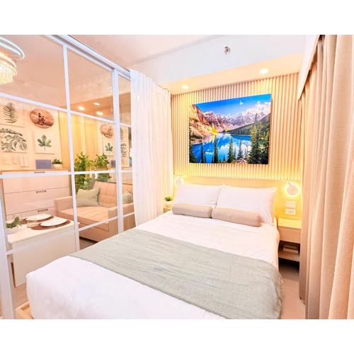 Goldleaf Suite at Red Residences with Balcony in Prime Makati Location