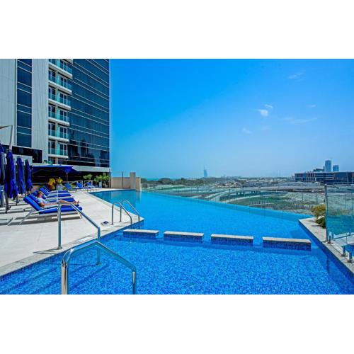 Golf Views in 30th Floor