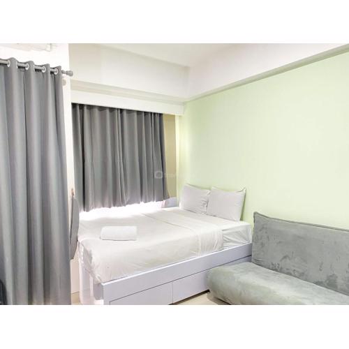 Good and Homey Studio at Gateway Park LRT City Jatibening Apartment By Travelio