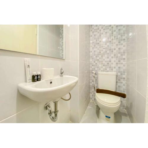 Good and Homey Studio at Tokyo Riverside PIK 2 Apartment By Travelio