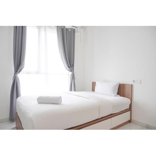 Good Deal and Comfy Studio Sky House Alam Sutera Apartment By Travelio