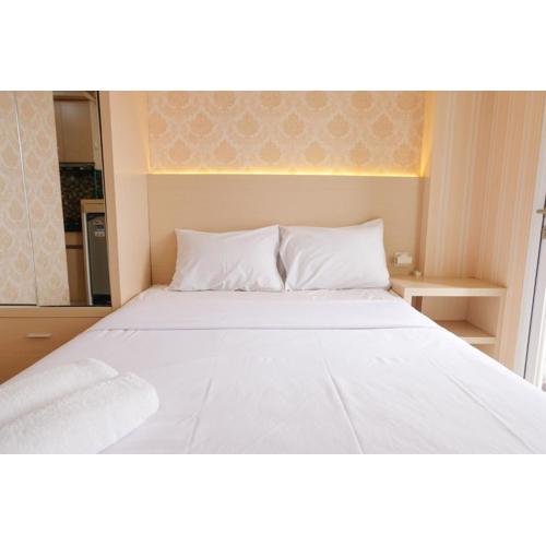 Good Deal Studio Apartment at Parahyangan Residence By Travelio