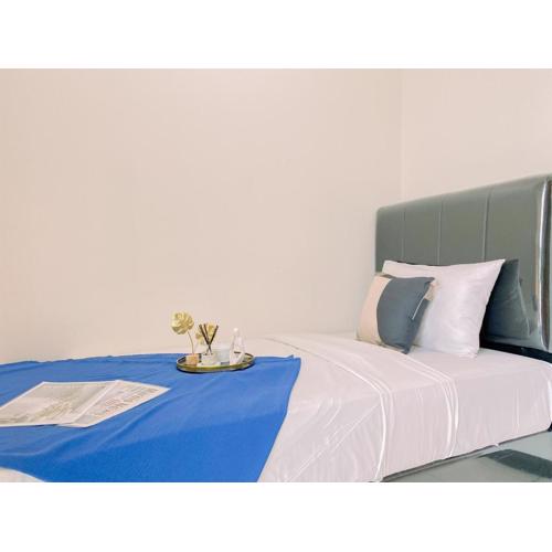 Good Place Studio Apartment at Taman Semanan Indah Cengkareng By Travelio