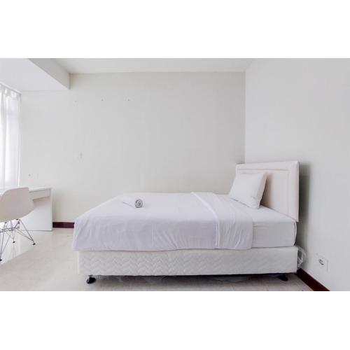 Good Price and Homey Studio Apartment at B Residence By Travelio