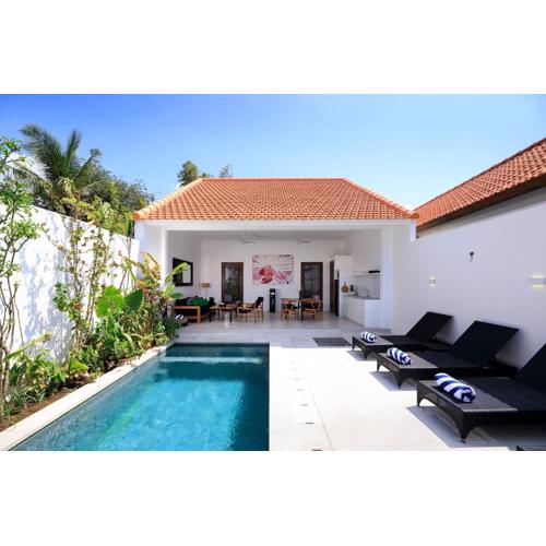 Gorgeous 2 Bed Pool Villa, Walk To Seminyak Beach