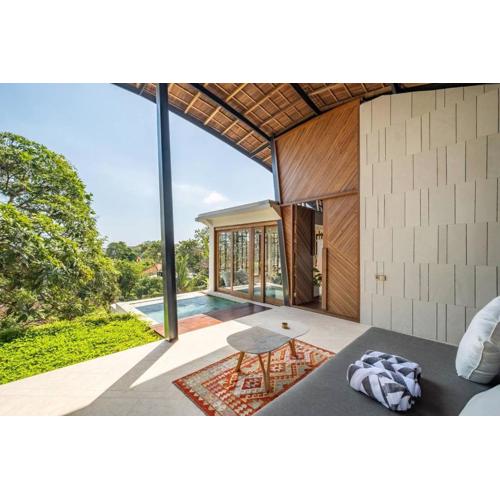 Gorgeous 2-br Penthouse With Views, 800m To Beach