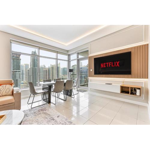 Gorgeous 2BR APT in Dubai Marina with Canal View
