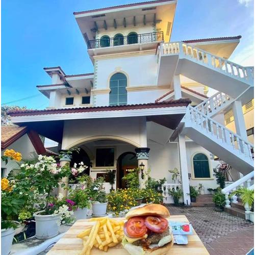 Gracey Dive Resort and Restaurant