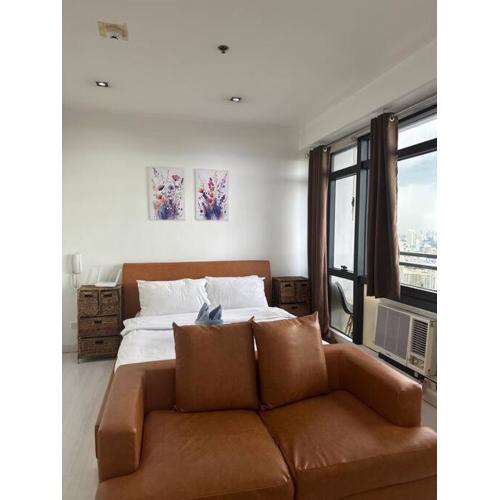 Gramercy Studio on 52nd Floor Rockwell View Free WiFi