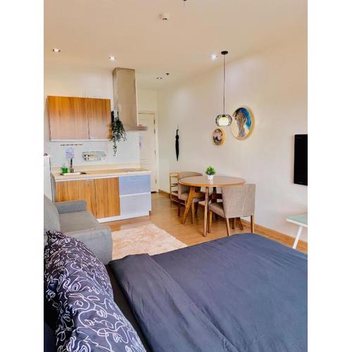 Gramercy Studio Unit- Rockwell View