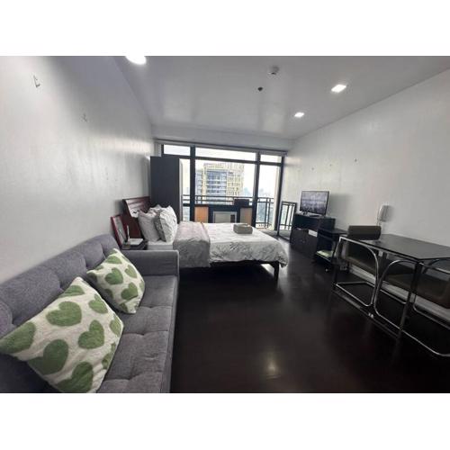 Gramercy Studio with City View fast WIFI Free use of Amenities
