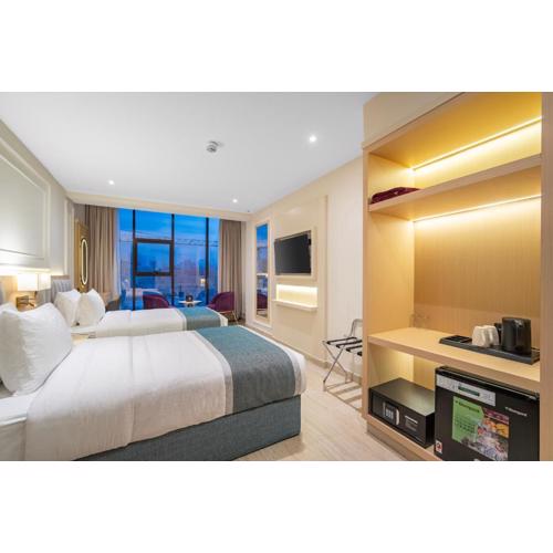 Grand Ambassador Hotel