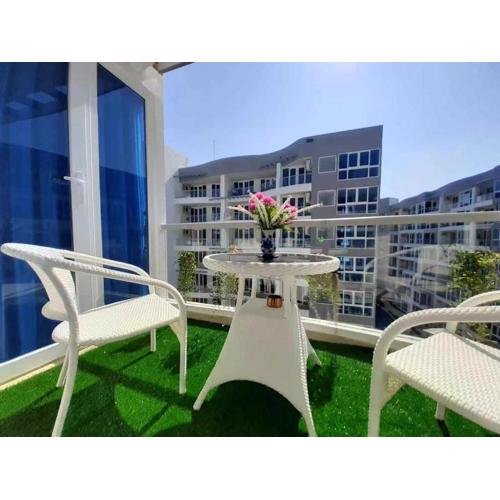 Grand Avenue Soi Buakhao By Daisy