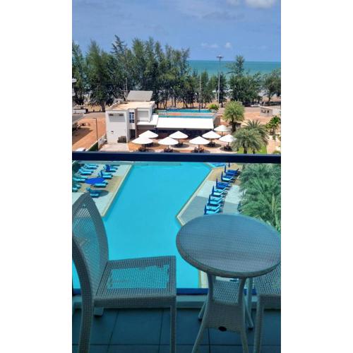 Grandblue condominium 607 with sea view