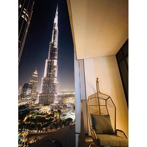 Grande Signature 2BHK Burj Khalifa full view 4 Min walk Dubai Mall Infinity Pool with Fountain View Free parking By The Meridian