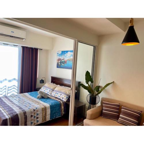 Great 1BR Aqua Livingstone with Netflix, Pool & Gym