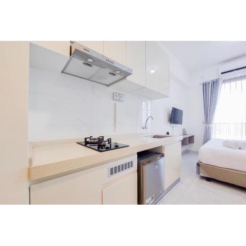 Great Choice and Homey Studio Room Sky House BSD Apartment By Travelio