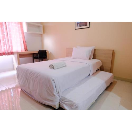 Great Deal Studio at Pinewood Apartment By Travelio