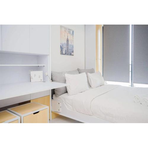 Great Location Studio Sky House Apartment near BSD By Travelio