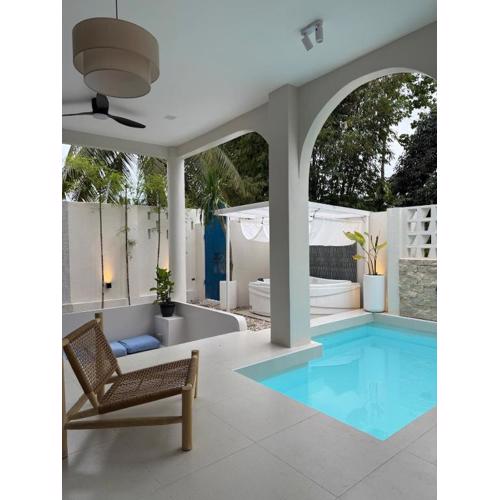 Greek Villa with Pool and Jacuzzi