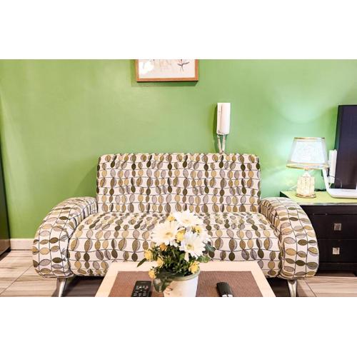 Green City View Apt in Gramercy Unit 3502 Makati w Netflix