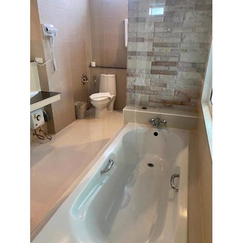 Green Hotel and Resort