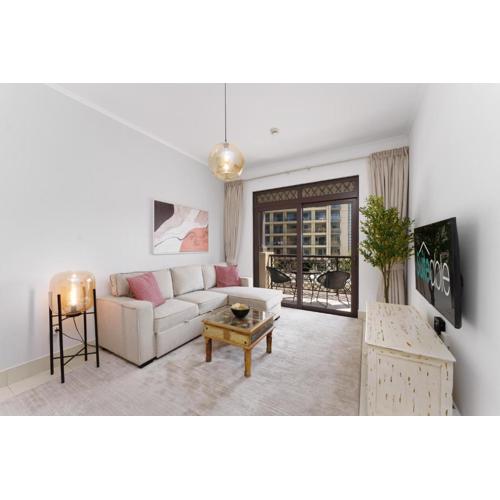 Green living chic 1 bedroom apartment