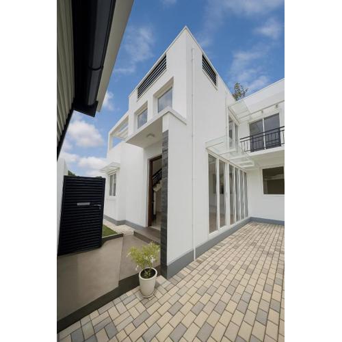 Green Oasis Colombo Airport By J-Villas