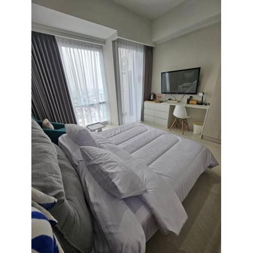 Green Sedayu Apartment Deluxe by Ellison